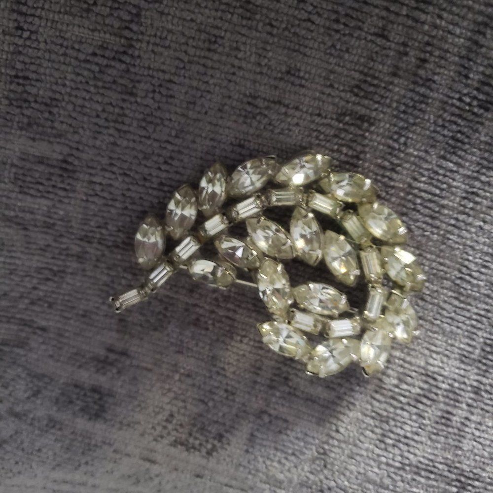 Kramer of New York Vintage Rhinestone Brooch Pin